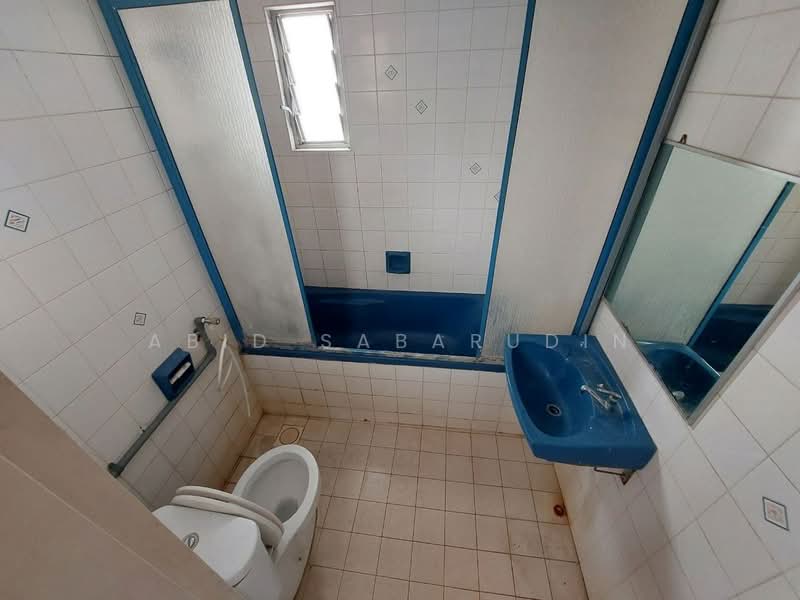 2-storey Terraced House for Sale in Taman Setiawangsa (Setiawangsa) - Abid Sabarudin - Bathroom - PropertyGuru.com.my