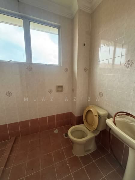 Semi-Detached House for Sale in Bandar Laguna Merbok (Sungai Petani) - Muaz Azizan - Bathroom - PropertyGuru.com.my