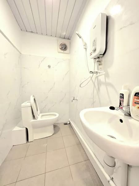 Kedai untuk Dijual di George Town (Penang) - Stanley Saw - Bathroom - PropertyGuru.com.my