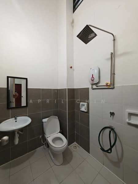 2-storey Terraced House for Rent in Gelang Patah (Johor) - April Chin - Bathroom - PropertyGuru.com.my