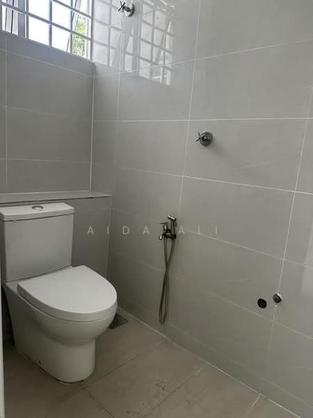 Rumah Teres 2 Tingkat untuk Dijual di Shah Alam (Selangor) - Aida Ali - Bathroom - PropertyGuru.com.my