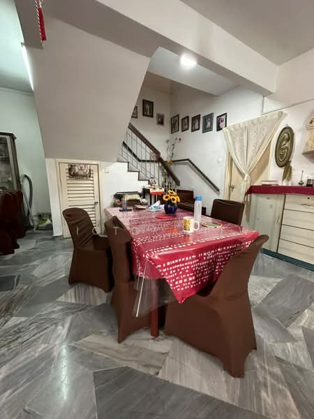 Rumah Teres 2 Tingkat untuk Dijual di Bandar Utama 4 (Bandar Utama) - Victor Liew - Dining Room - PropertyGuru.com.my