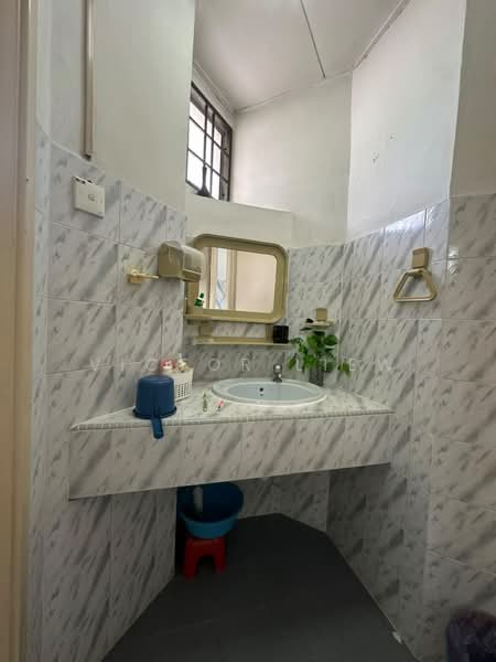 Rumah Teres 2 Tingkat untuk Dijual di Bandar Utama 4 (Bandar Utama) - Victor Liew - Bathroom - PropertyGuru.com.my