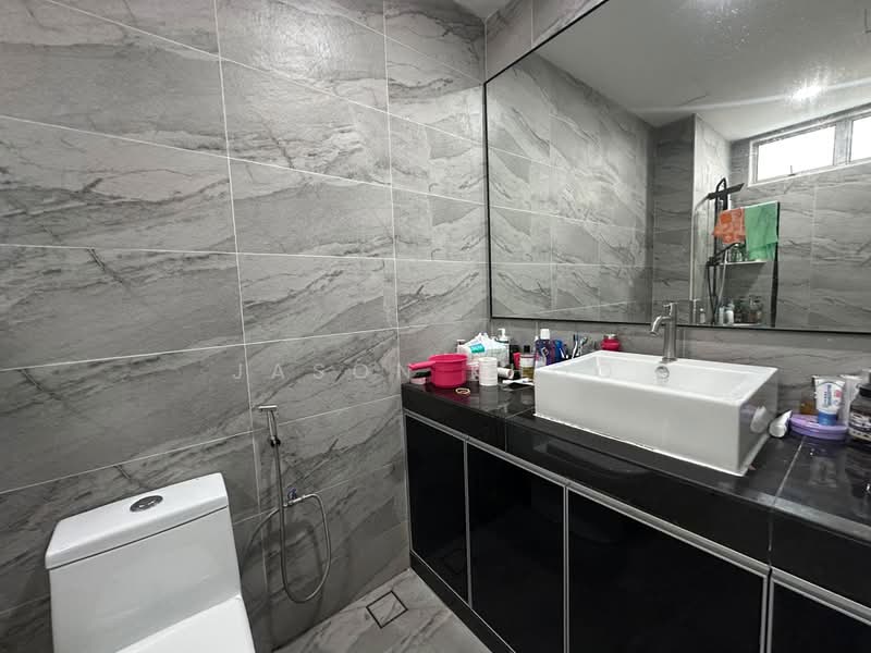 Rumah Berkembar untuk Dijual di Taman Bukit Jaya (Ulu Tiram) - Jason Khoo - Bathroom - PropertyGuru.com.my