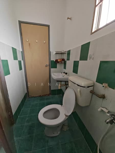Semi-Detached House for Sale in Taman Mesra (Klang) - Diana See - Bathroom - PropertyGuru.com.my