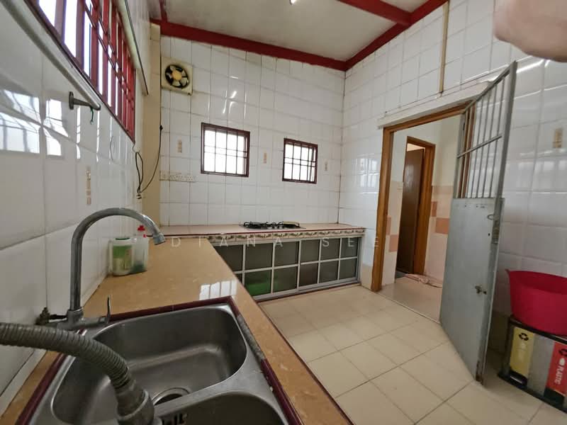 Semi-Detached House for Sale in Taman Mesra (Klang) - Diana See - Kitchen - PropertyGuru.com.my