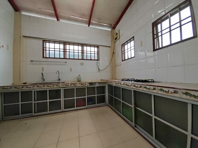 Semi-Detached House for Sale in Taman Mesra (Klang) - Diana See - Kitchen - PropertyGuru.com.my