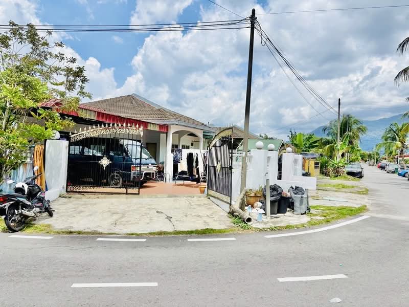 1-storey Terraced House for Sale in Taman Desa Bukit Bujang (Kuala Kubu Bharu) - Erin Yusof - Exterior - PropertyGuru.com.my