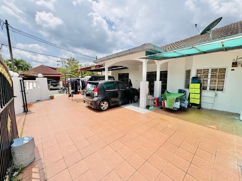 1-storey Terraced House for Sale in Taman Desa Bukit Bujang (Kuala Kubu Bharu) - Erin Yusof - Exterior - PropertyGuru.com.my