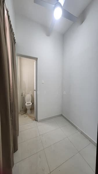 Condominium for Rent at Bay Laurel @ Country Garden Danga Bay - Jane Lai - Bathroom - PropertyGuru.com.my