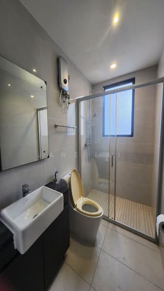 Condominium for Rent at Bay Laurel @ Country Garden Danga Bay - Jane Lai - Bathroom - PropertyGuru.com.my