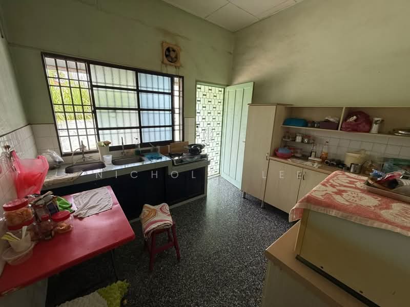 Semi-Detached House for Sale in Taman Canning (Ipoh) - Nicholas Lee - Kitchen - PropertyGuru.com.my