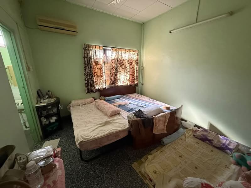 Semi-Detached House for Sale in Taman Canning (Ipoh) - Nicholas Lee - Bedroom - PropertyGuru.com.my