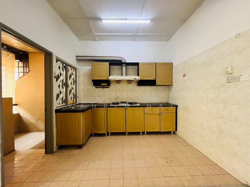Townhouse for Sale in Shah Alam (Selangor) - Syahrim Naim - Kitchen - PropertyGuru.com.my