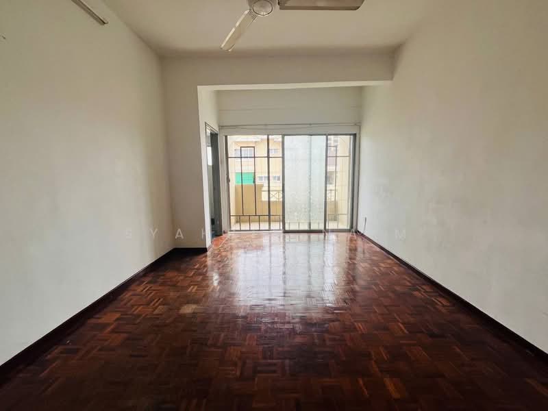 Townhouse for Sale in Shah Alam (Selangor) - Syahrim Naim - Living Room - PropertyGuru.com.my