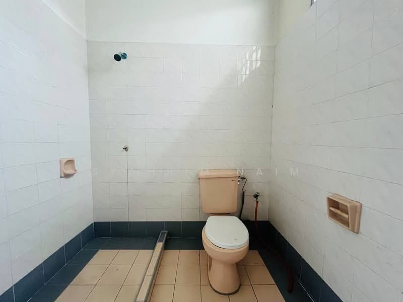 Townhouse for Sale in Shah Alam (Selangor) - Syahrim Naim - Bathroom - PropertyGuru.com.my