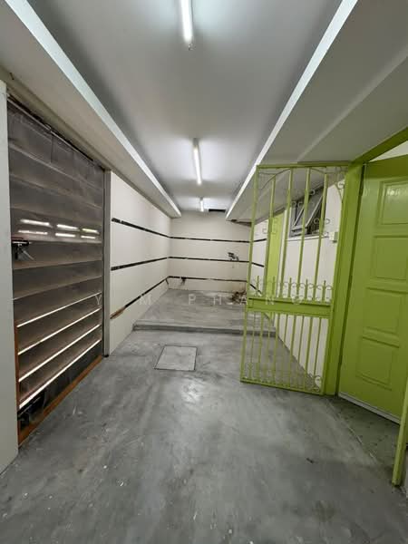 Kedai / Pejabat untuk Disewa di SS2 (Petaling Jaya) - Y M Phang - back yard - PropertyGuru.com.my