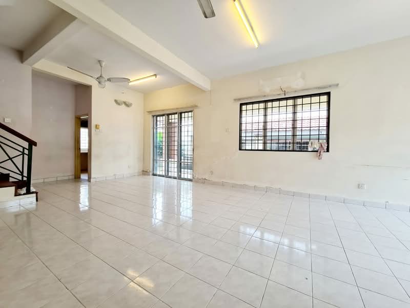 2.5-storey Terraced House for Sale in Bandar Puteri Puchong (Puchong) - John Lee - Living Room - PropertyGuru.com.my