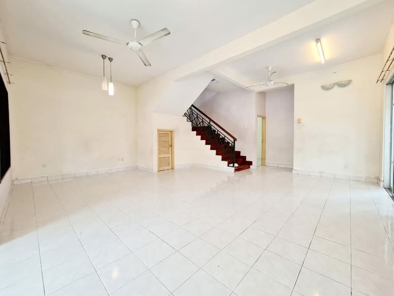 2.5-storey Terraced House for Sale in Bandar Puteri Puchong (Puchong) - John Lee - Living Room - PropertyGuru.com.my