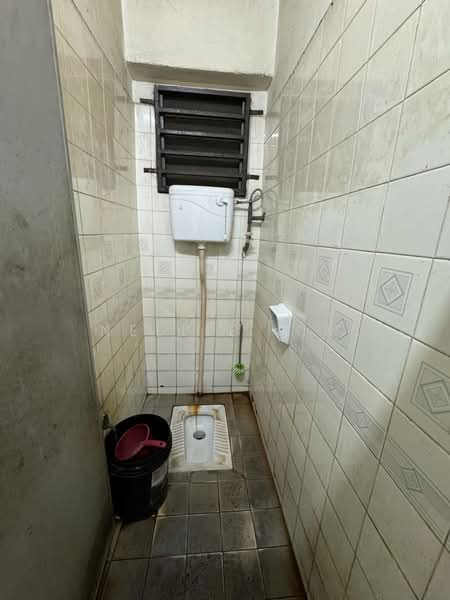 Terrace Factory for Sale in Taman Mount Austin (Tebrau) - Nellie Lim - Bathroom - PropertyGuru.com.my