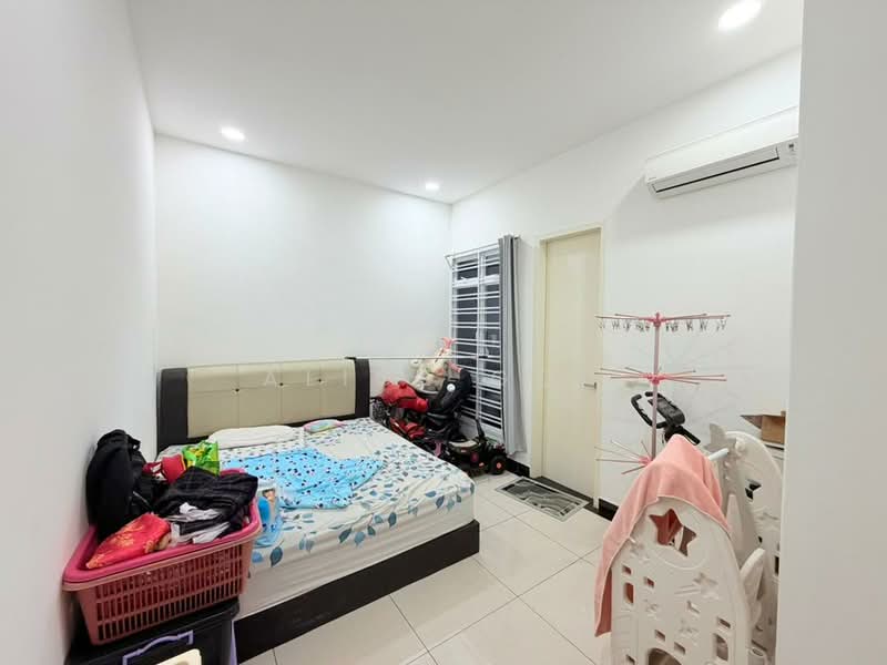 Cluster House for Sale in Setia Tropika (Johor Bahru) - Alice Goh - Bedroom - PropertyGuru.com.my