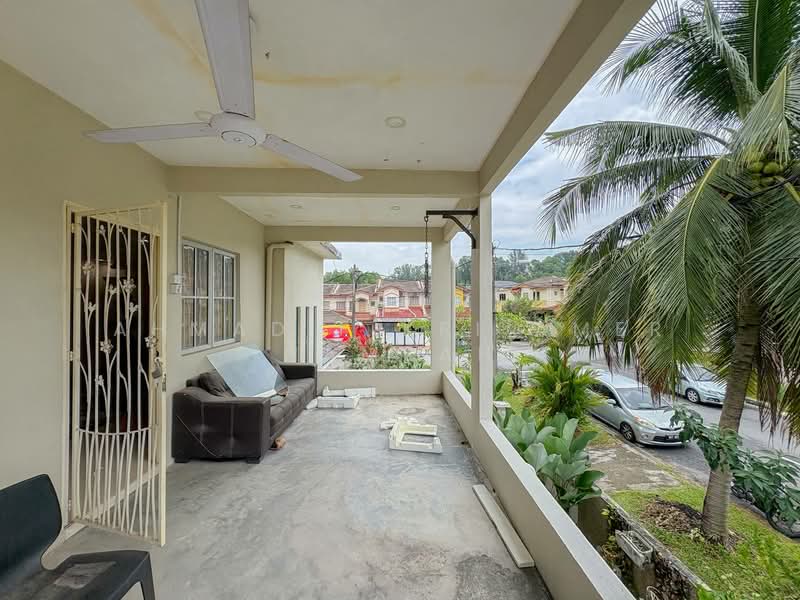 Rumah Teres 2 Tingkat untuk Dijual di Taman Lestari Perdana (Seri Kembangan) - Ahmad Fikri Amer Hamzah - Exterior - PropertyGuru.com.my