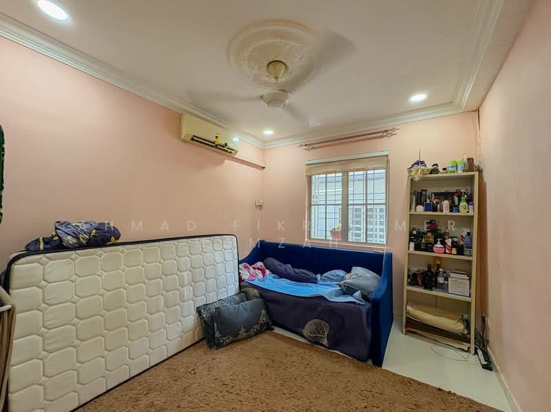 Rumah Teres 2 Tingkat untuk Dijual di Taman Lestari Perdana (Seri Kembangan) - Ahmad Fikri Amer Hamzah - Bedroom - PropertyGuru.com.my