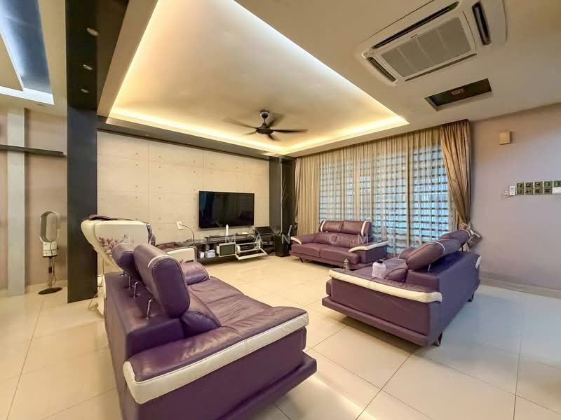 2.5-storey Terraced House for Sale in Taman Suria Tropika (Seri Kembangan) - Hazeman Omar - Living Room - PropertyGuru.com.my