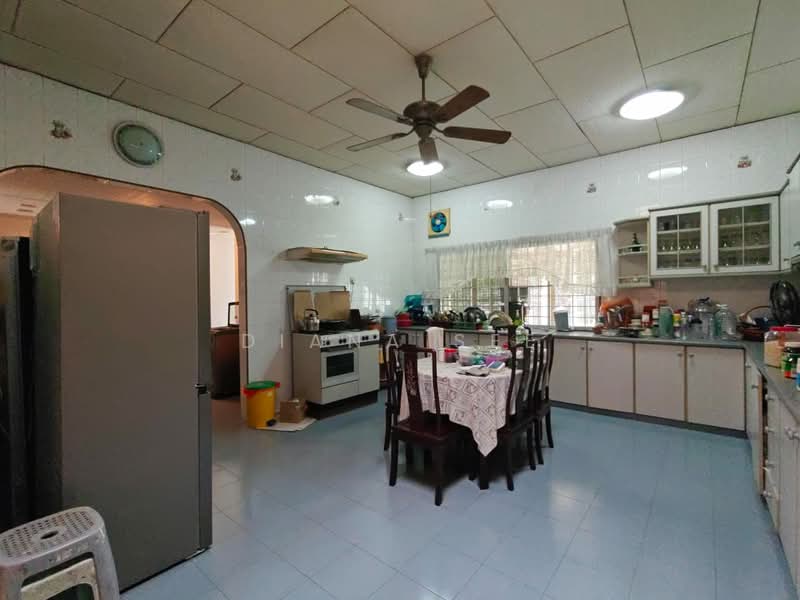 Rumah Banglo untuk Dijual di Taman Gembira (Klang) - Diana See - Kitchen - PropertyGuru.com.my