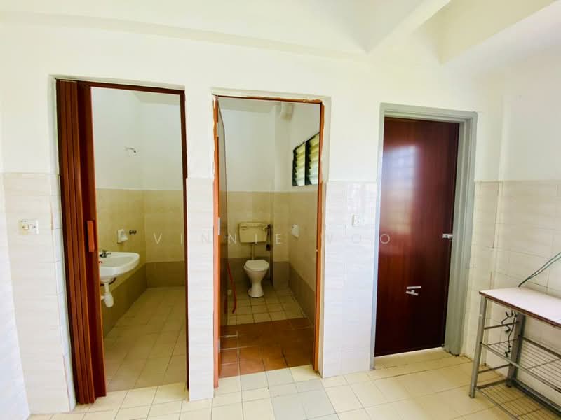 Flat for Rent at Taman Kinrara Seksyen 4 - Vinnie Woo - Bathroom - PropertyGuru.com.my