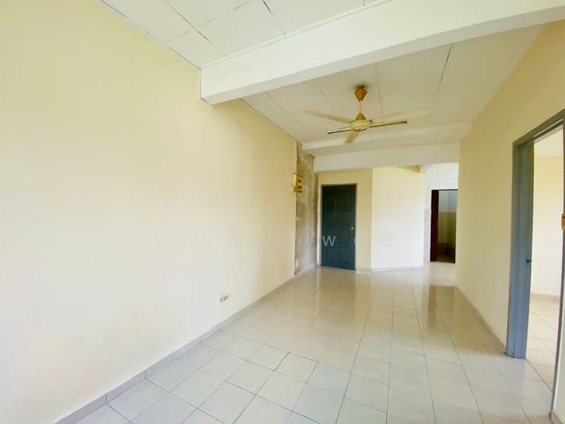 Flat for Rent at Taman Kinrara Seksyen 4 - Vinnie Woo - Living Room - PropertyGuru.com.my