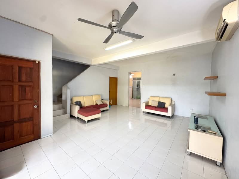 2-storey Terraced House for Sale in Bandar Indahpura (Kulai) - Iden Tan - Living Room - PropertyGuru.com.my
