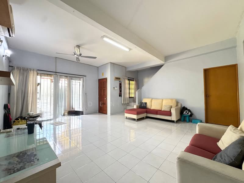 2-storey Terraced House for Sale in Bandar Indahpura (Kulai) - Iden Tan - Living Room - PropertyGuru.com.my