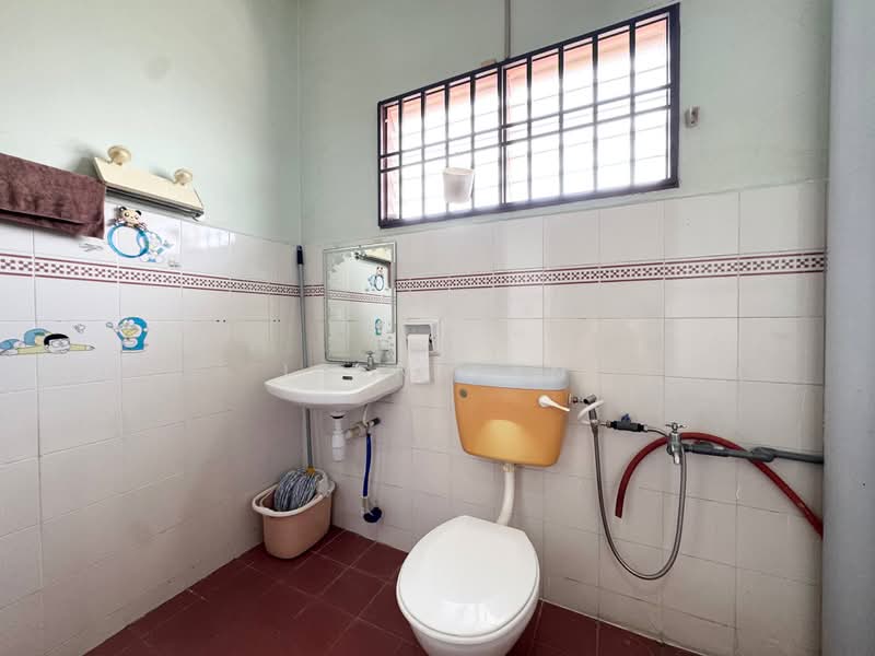 2-storey Terraced House for Sale in Bandar Indahpura (Kulai) - Iden Tan - Bathroom - PropertyGuru.com.my