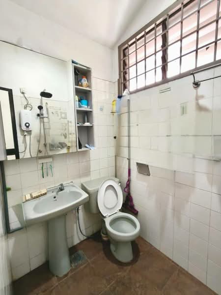 Rumah Teres 2 Tingkat untuk Dijual di Taman Daya (Johor Bahru) - May Lee - Bathroom - PropertyGuru.com.my
