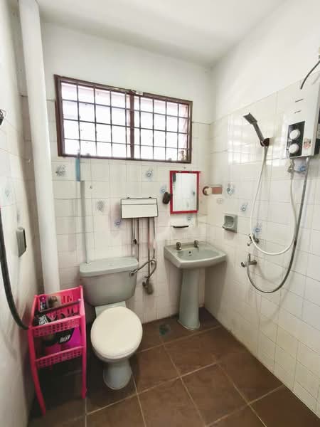 Rumah Teres 2 Tingkat untuk Dijual di Taman Daya (Johor Bahru) - May Lee - Bathroom - PropertyGuru.com.my