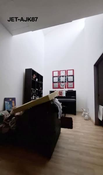 2-storey Terraced House for Sale in Bandar Bukit Raja (Klang) - Mason Chiah - Living Room - PropertyGuru.com.my