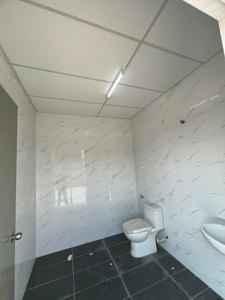 Detached Factory for Rent in Puncak Alam (Selangor) - Cyrus Soon - Bathroom - PropertyGuru.com.my