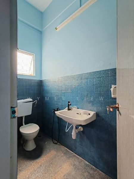 Semi-Detached House for Sale in Jalan Ipoh (Kuala Lumpur) - Wymer Liew - Bathroom - PropertyGuru.com.my