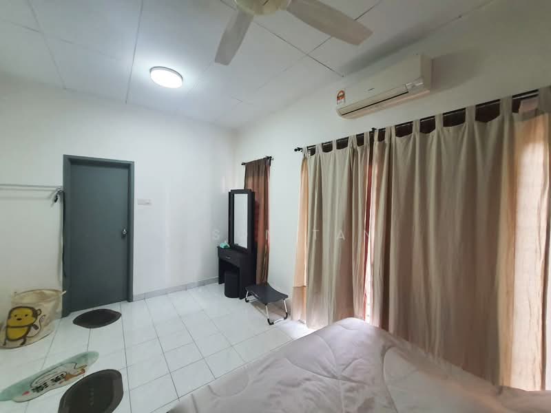 Rumah Teres 2 Tingkat untuk Dijual di Taman Puncak Jalil (Seri Kembangan) - Jason Tan - Bedroom - PropertyGuru.com.my
