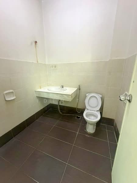 2-storey Terraced House for Sale in Taman Kempas Indah (Tebrau) - Iden Tan - Bathroom - PropertyGuru.com.my