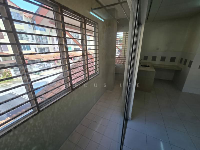 Rumah Bandar untuk Disewa di Batu Caves (Selangor) - Marcus Lee - Balcony - PropertyGuru.com.my