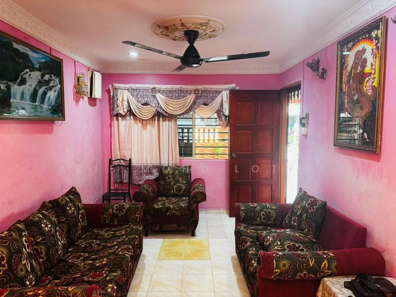Rumah Teres 1 Tingkat untuk Dijual di Balakong (Selangor) - Atie Mohd Lotfie - Living Room - PropertyGuru.com.my