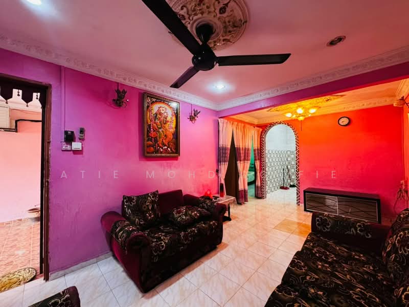 Rumah Teres 1 Tingkat untuk Dijual di Balakong (Selangor) - Atie Mohd Lotfie - Living Room - PropertyGuru.com.my