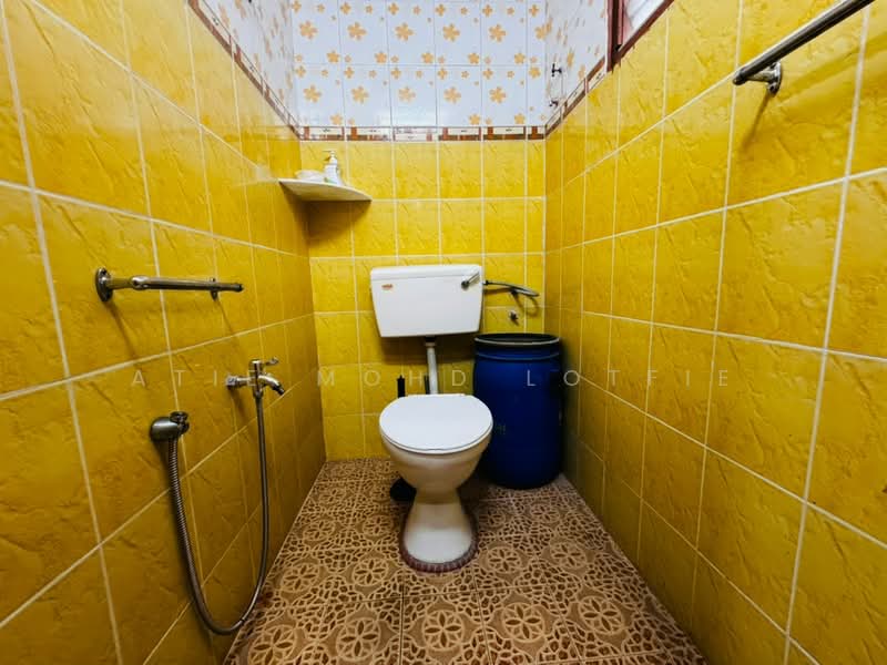 Rumah Teres 1 Tingkat untuk Dijual di Balakong (Selangor) - Atie Mohd Lotfie - Bathroom - PropertyGuru.com.my