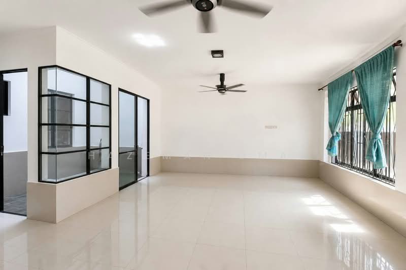 2-storey Terraced House for Sale in Bukit Jelutong (Shah Alam) - Hazeman Omar - Living Room - PropertyGuru.com.my