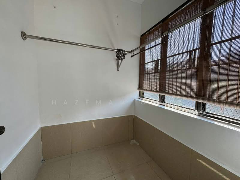2-storey Terraced House for Sale in Bukit Jelutong (Shah Alam) - Hazeman Omar - Balcony - PropertyGuru.com.my