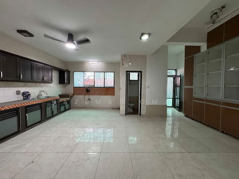 2-storey Terraced House for Sale in Bukit Jelutong (Shah Alam) - Hazeman Omar - Kitchen - PropertyGuru.com.my
