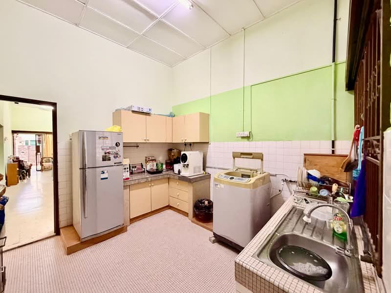 1-storey Terraced House for Sale in Taman Tun Dr Ismail (Kuala Lumpur) - Yin Peng . - Kitchen - PropertyGuru.com.my