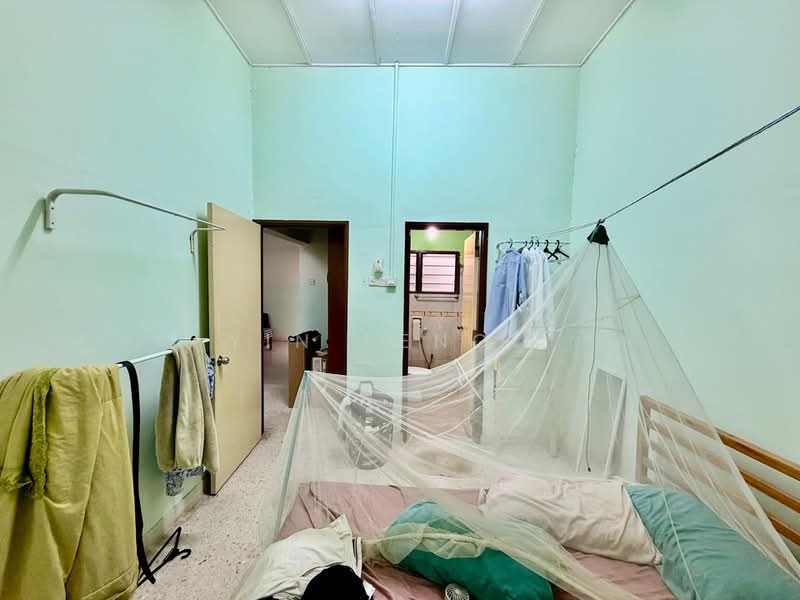 1-storey Terraced House for Sale in Taman Tun Dr Ismail (Kuala Lumpur) - Yin Peng . - Master Bedroom - PropertyGuru.com.my